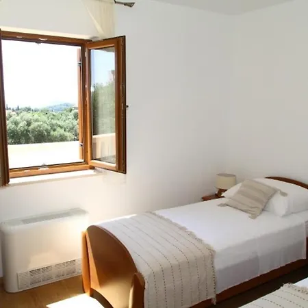 Anuska - Two Bedroom With Balcony And Sea View *